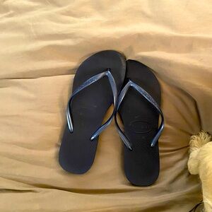 Havianas navy blue flip flops size 9